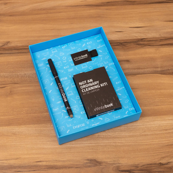 STARTER KIT INFINITEBOOK A5 PLANNER TEXTURE. Sada obsahující "InfiniteBook" s pevnou vazbou, 1 čistící sada, 1 fix a 1 držák na kuličkové pero