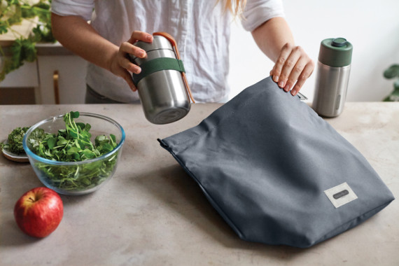 Izolovaná/chladící taška na oběd 6,7l Black+Blum