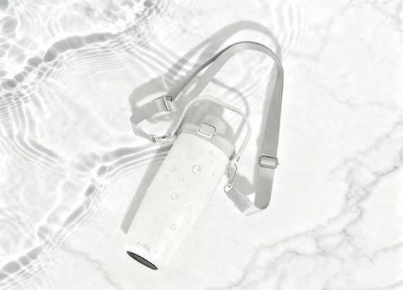 Uzamykatelný termohrnek Avira Ayala z recykl.nerezové oceli