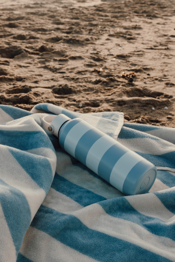 Nerezová láhev VINGA Lagoa z recykl. materiálů, 600 ml