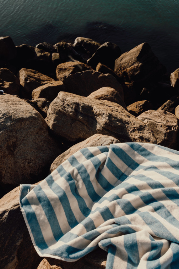 Plážová osuška VINGA Lagoa z recykl. materiálů