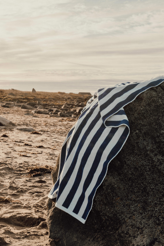 Plážová osuška VINGA Lagoa z recykl. materiálů