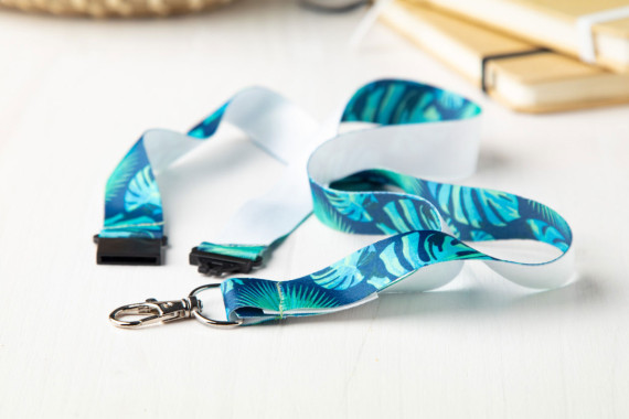 lanyard na zakázku se sublimačním potiskem a s bezpečnostní přezkou