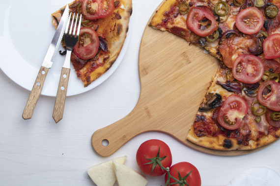 prkénko na krájení pizzy