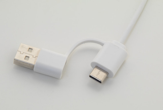 průhledný USB hub