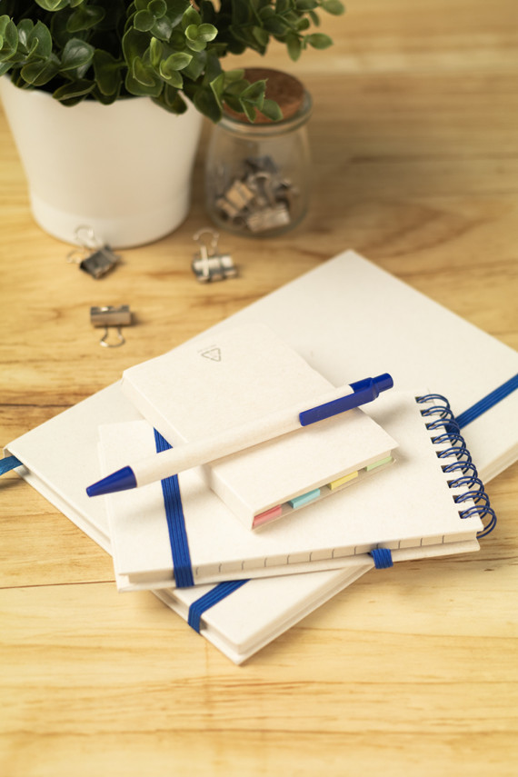 lepicí poznámkový blok z krabice od mléka