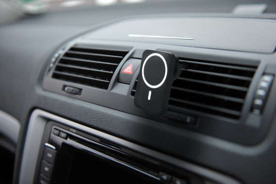 nabíječka s držákem na mobil do auta