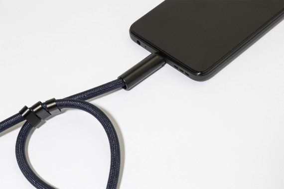 CuffCharge 60W RPET kabel s náramkem na mobil