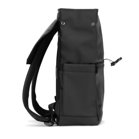 AZORES BAG. Batoh na notebook z PU (16"), s klopou zakrývající všechny přihrádky