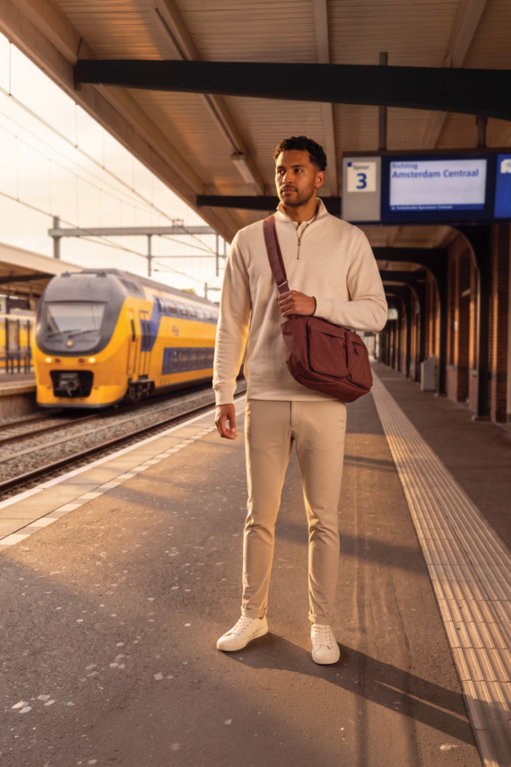 Polstrovaná crossbody taška KENTO URBAN RCS z recyklovanéh
