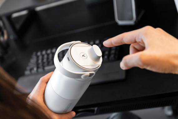 Láhev BRITA LARQ iQ Track s čištěním a filtrací vody, 680 ml