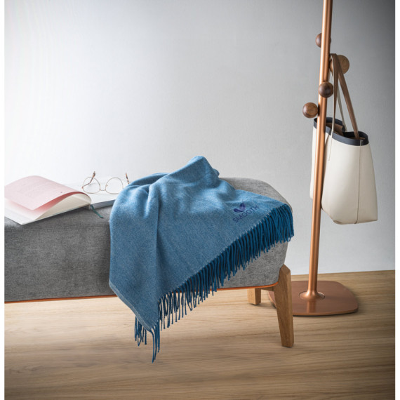 SMOOTH. 100% akrylová deka se stuhou na personalizovatelnou kartou (270 g/m²)