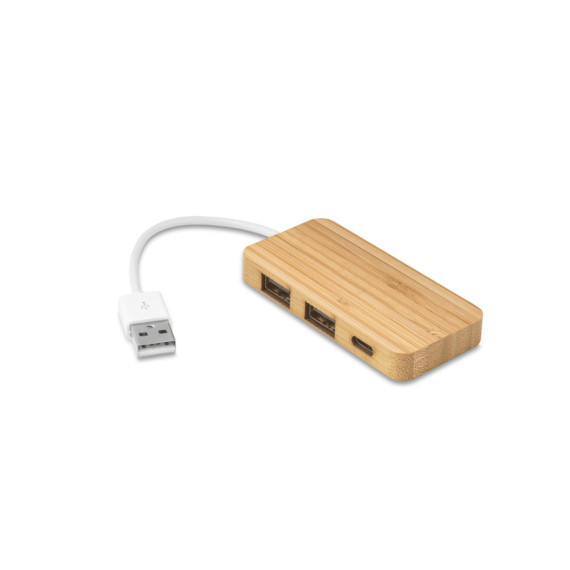 MOSER. HUB se 2 porty USB-A a 1 portem USB-C z bambusu