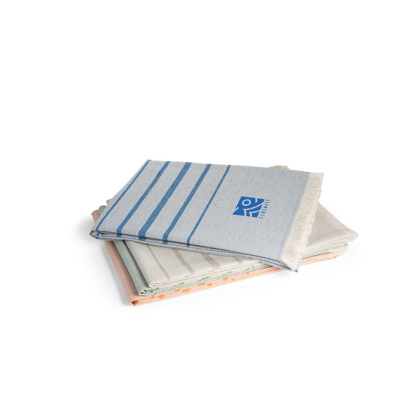 CAPLAN. Multifunkční ručník (260 g/m²) vyrobený z lehké a odolné bavlny (90 %) a recyklované bavlny (10 %)