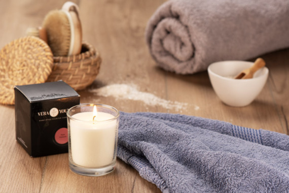 Sójová svíčka 170 g - Lemongrass & Ginger - VERA YOUNG