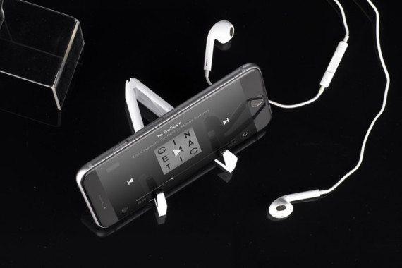 Stojan na telefon LIVIS