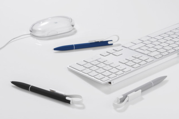 Propiska CHARGE s USB kabelem