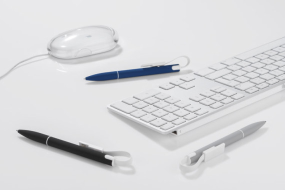 Propiska CHARGE s USB kabelem