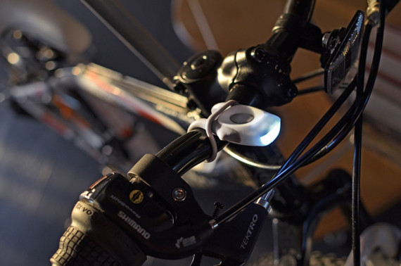 Přední cyklistická svítilna COUTI (bílé diody)