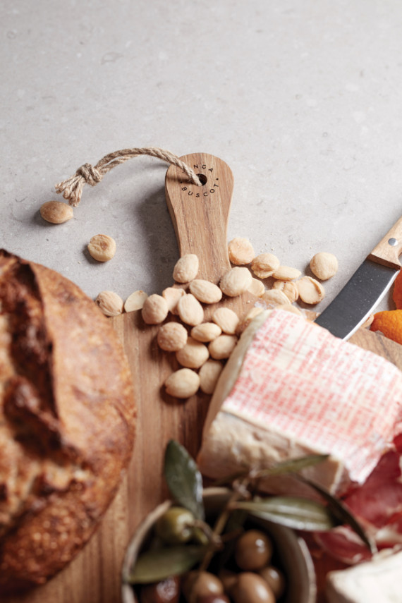 Kulaté servírovací prkénko VINGA Buscot