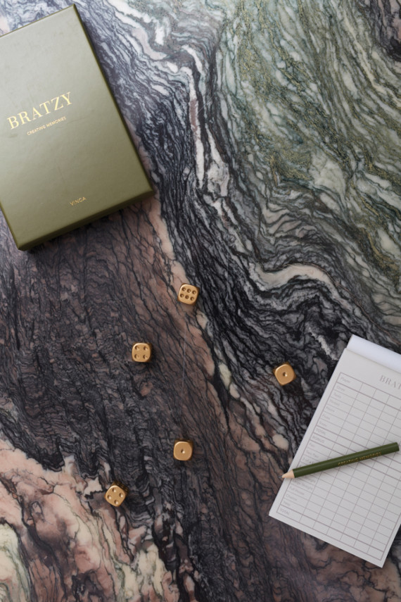 Hra na konferenční stolek VINGA Bratzy