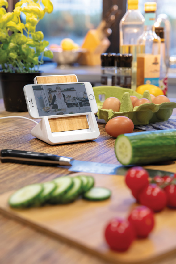 Bezdrátový stojánek Ontario 10W z bambusu a RCS rABS