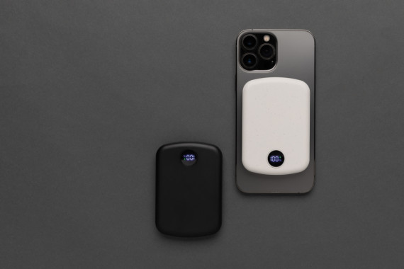 Magnetická powerbanka 5000mAh MagBoost z RCS recykl. plastu