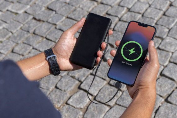 Lockhart RCS recyklovaný plast 10 000 s integrovanými kabely