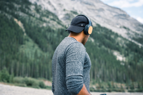 Bezdrátová sluchátka Elite z bambusu a RCS recykl. ABS