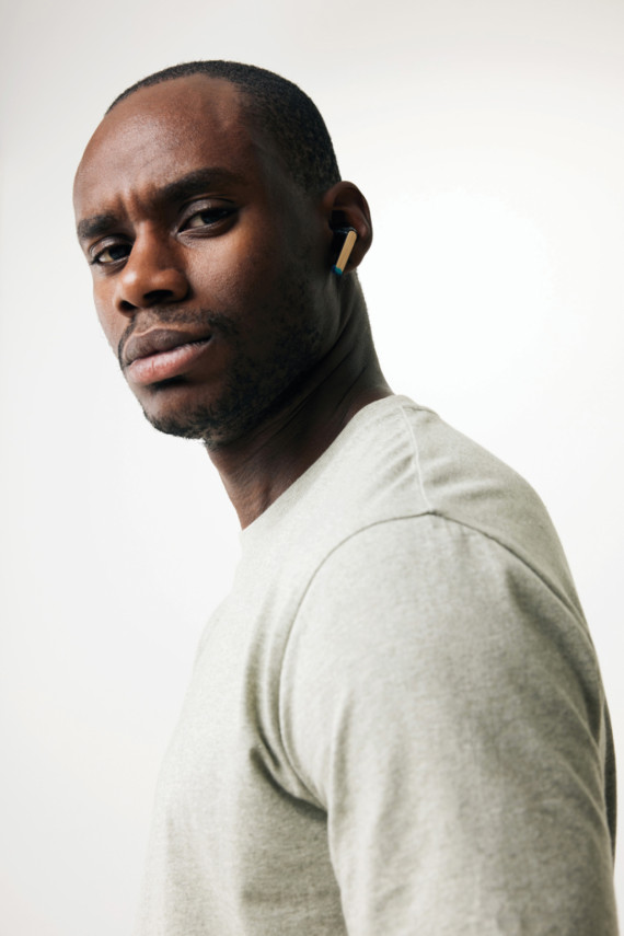 TWS sluchátka z RCS RPET a bambusu