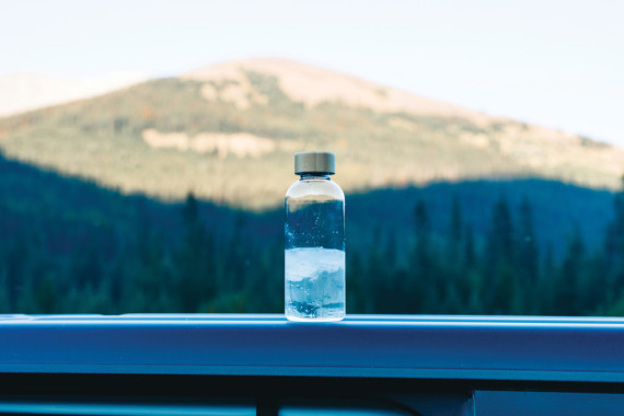 Lahev na vodu z RCS RPET s bambusovým uzávěrem