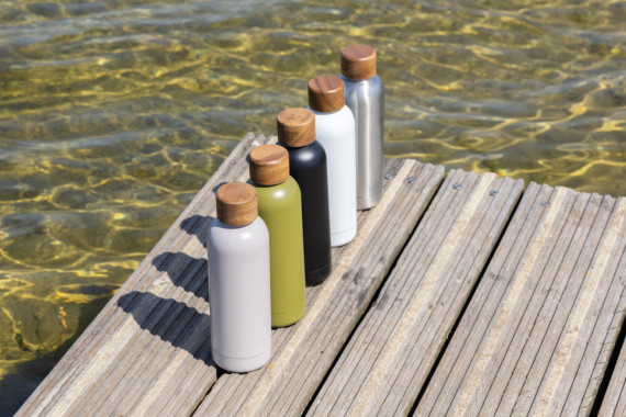 Termo lahev Wood z RCS recyklované nerezové oceli