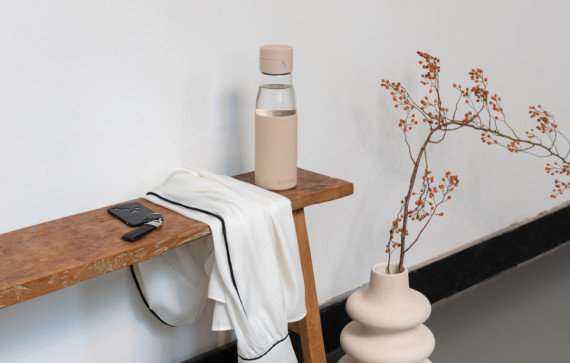 Skleněná láhev Ukiyo sledující pitný režim