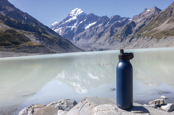 Flip-top lahev na vodu Avira Ara 500ml z RCS recykl. oceli