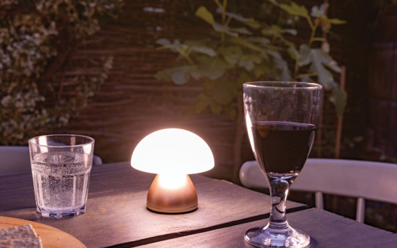 USB stolní lampa Luming z RCS recykl. plastu