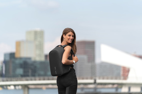 Nedobytný batoh Bobby Hero Small