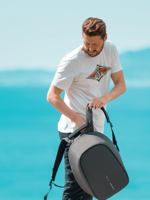 Nedobytný batoh Bobby Hero Small