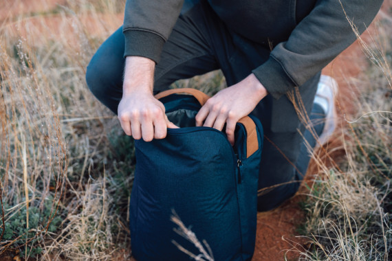 Dvoutónový batoh na 15.6" notebook Impact z 300D RPET AWARE™