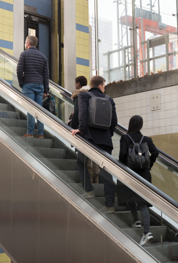 Nedobytný batoh na 15.6" notebook Swiss Peak z RPET AWARE™