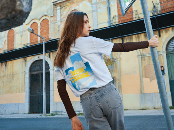 Tričko IQONIQ Kakadu relaxed fit z recykl. bavlny