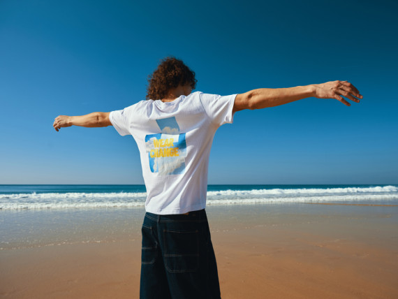 Tričko IQONIQ Kakadu relaxed fit z recykl. bavlny