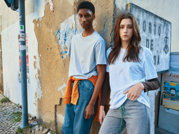 Tričko IQONIQ Kakadu relaxed fit z recykl. bavlny