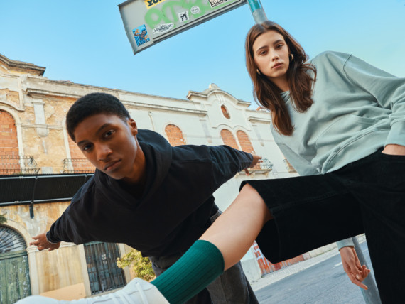 Mikina s kapucí IQONIQ Yoho relaxed fit z recykl. bavlny