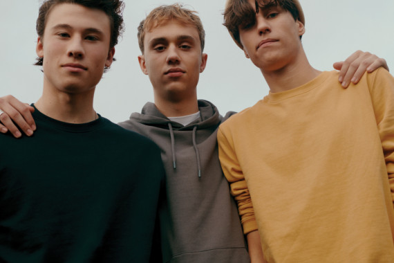 Lehká mikina s kapucí IQONIQ Rila z recykl. bavlny