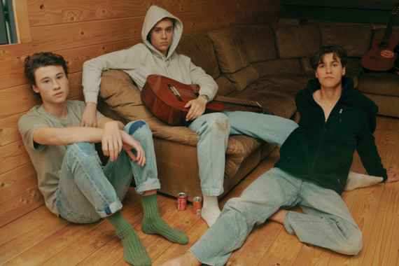 Lehká mikina s kapucí IQONIQ Rila z recykl. bavlny