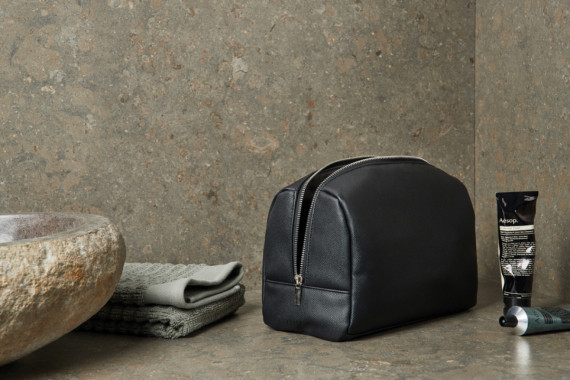 Toaletní taška VINGA Bermond z RCS recykl. PU