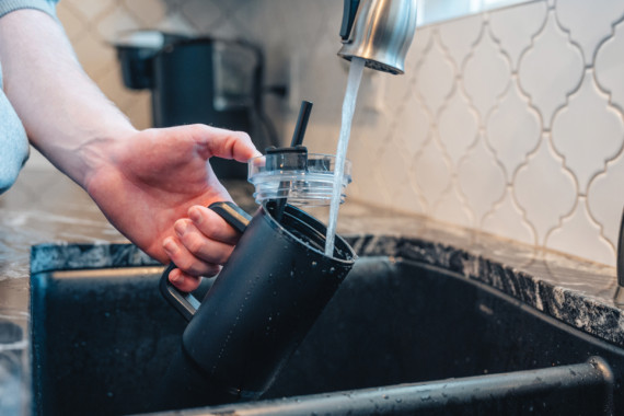 Hrnek Cube 800 ml z recykl. oceli s certifikací RCS