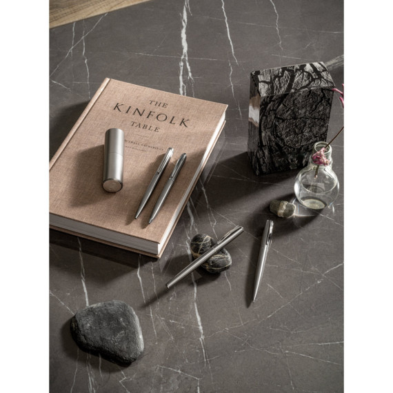 ALEXA. Kuličkové pero s tělem z nerezové oceli (53% rSS) a klipem