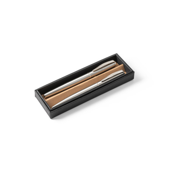 ELLA. Sada válečku a kuličkového pera s tělem z nerezové oceli (53 % rSS) s klipem