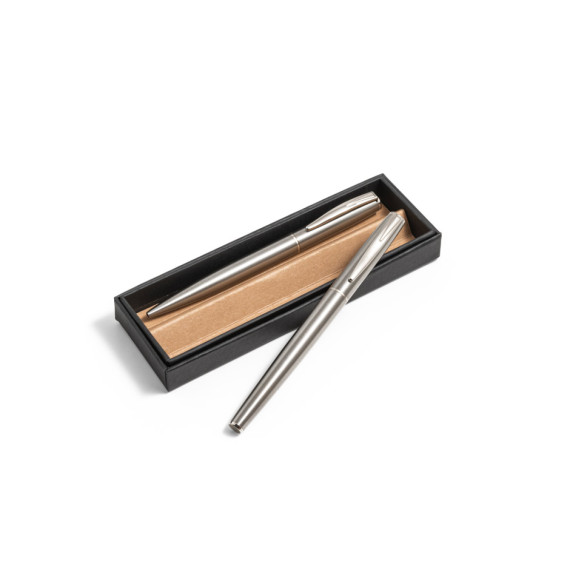ELLA. Sada válečku a kuličkového pera s tělem z nerezové oceli (53 % rSS) s klipem